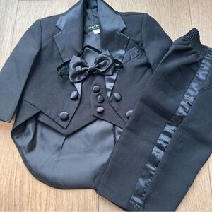 Weikexi Size 3M Four Piece Suit with Bow tie, Like New